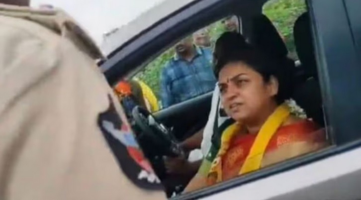 मंत्री की पत्नी ने पुलिसकर्मी को लगाई फटकार, बाद मांगी माफी